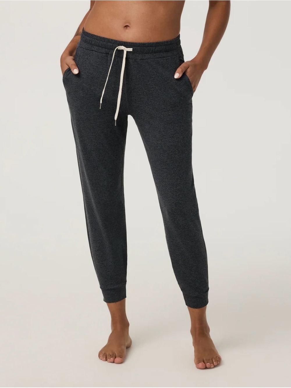Vuori Performance Jogger- Women Charcoal Heather (M)